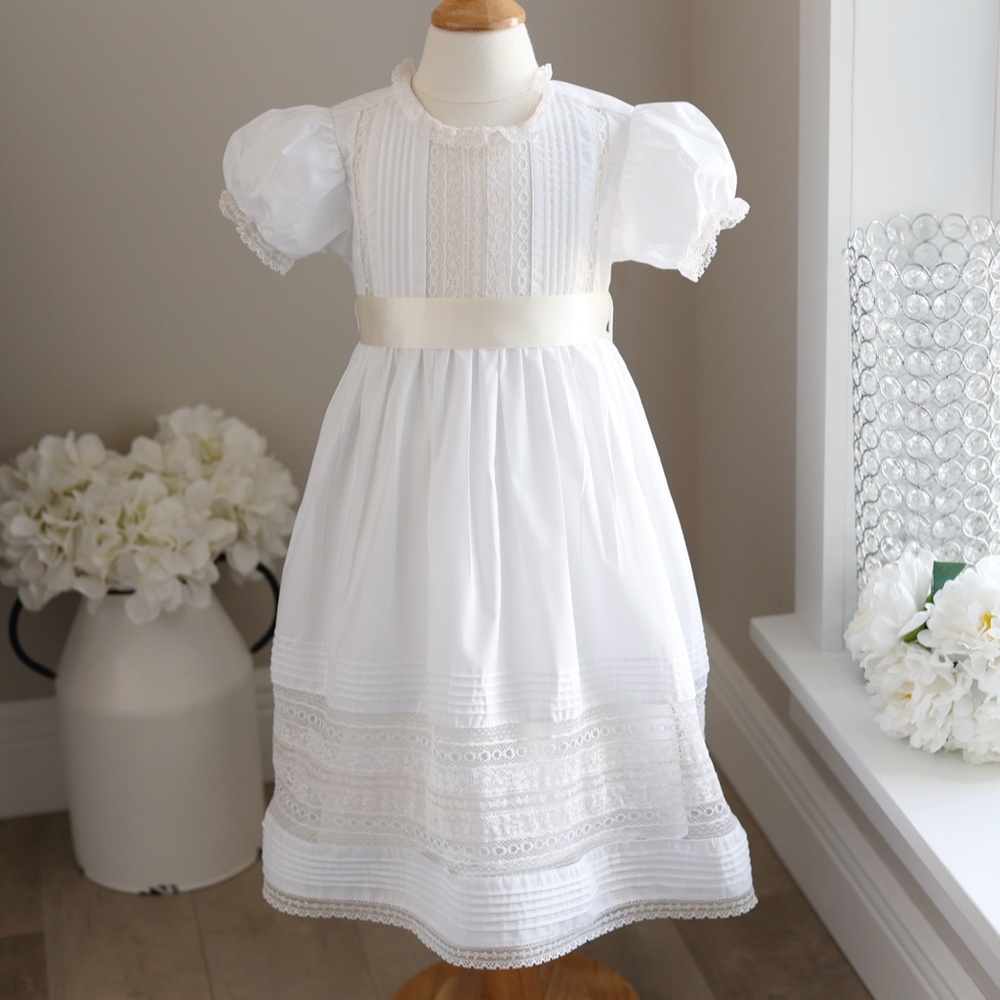 White Heirloom Dress Off-white Lace Ivory Satin Sash Flower Girl 4T/5 NWT